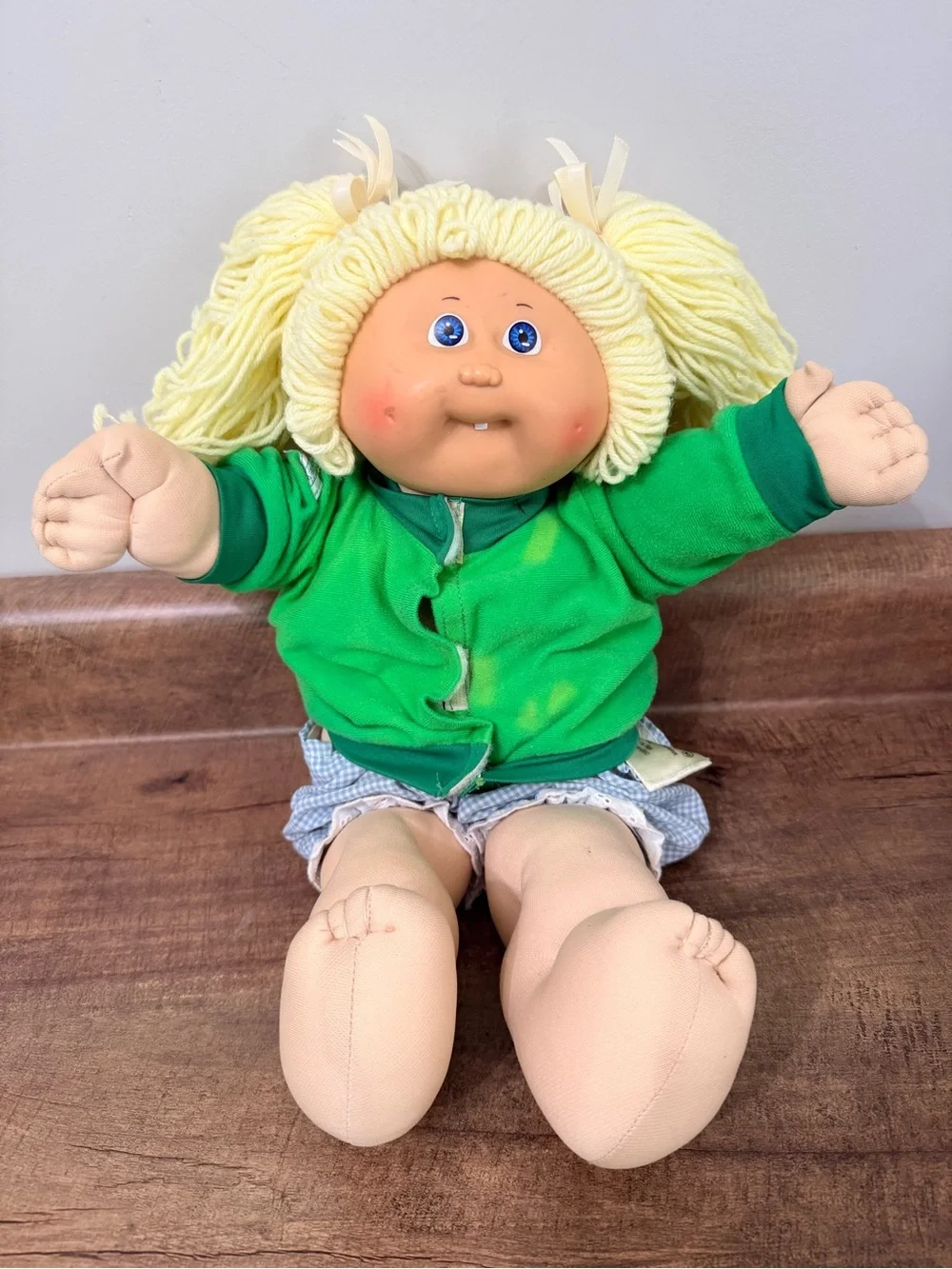 Vintage 1985 Cabbage Patch Kids Doll Blonde Hair Green Outfit w/ Papers